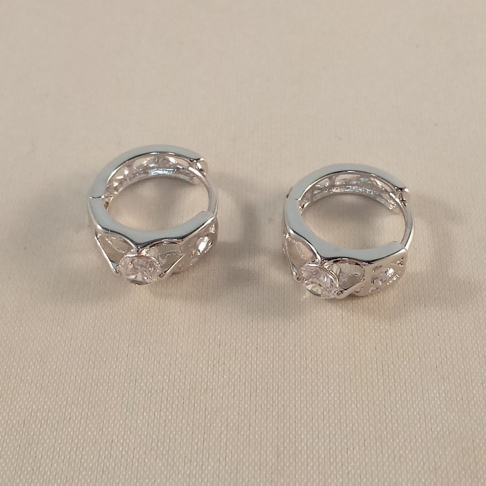 925 Silver Carved Diamond Zircon Hoop Huggie Earrings 14x5mm .25ctw Party Gift - Picture 4 of 5